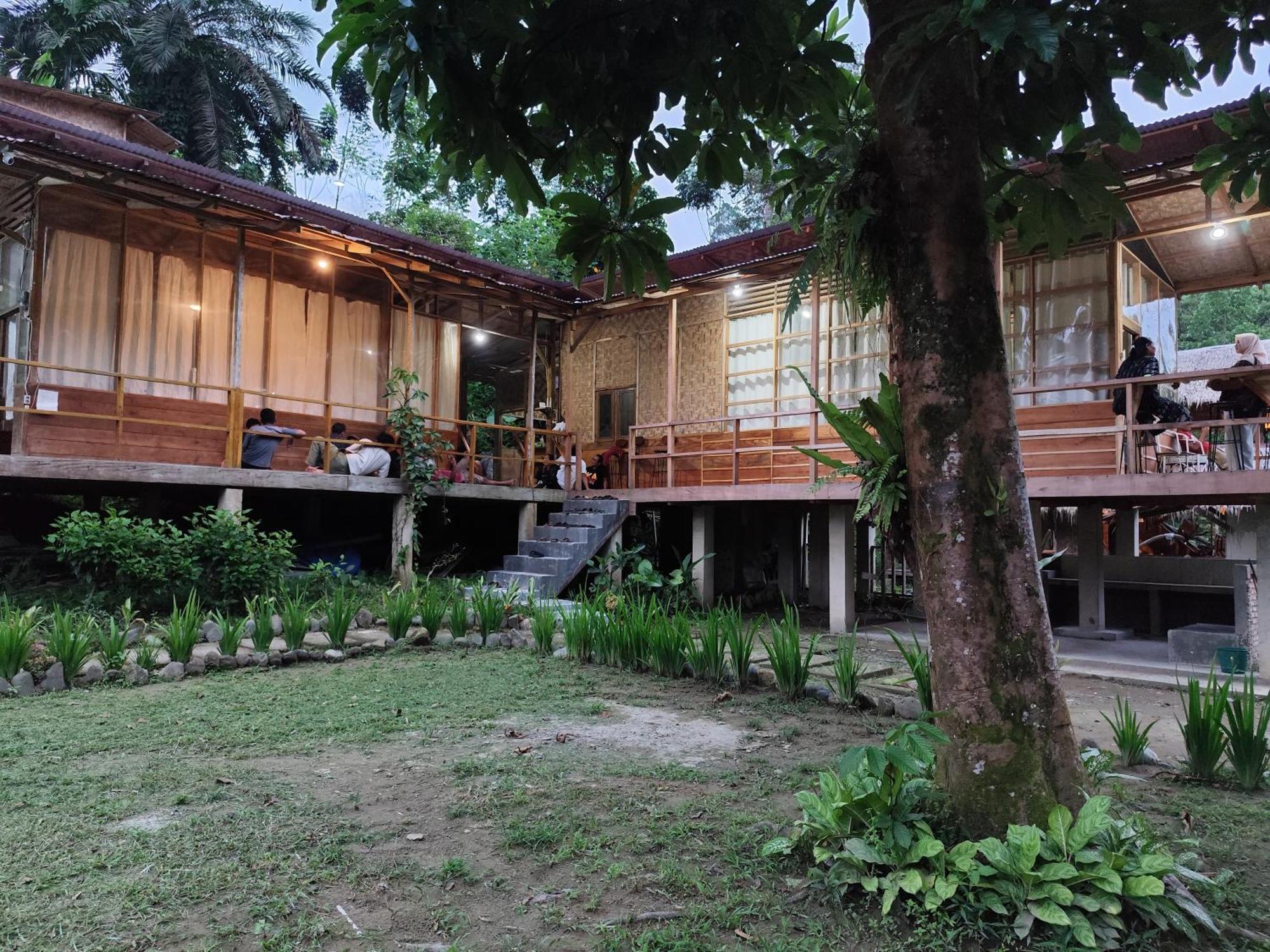 Bua Guesthouse Tangkahan Bagian luar foto